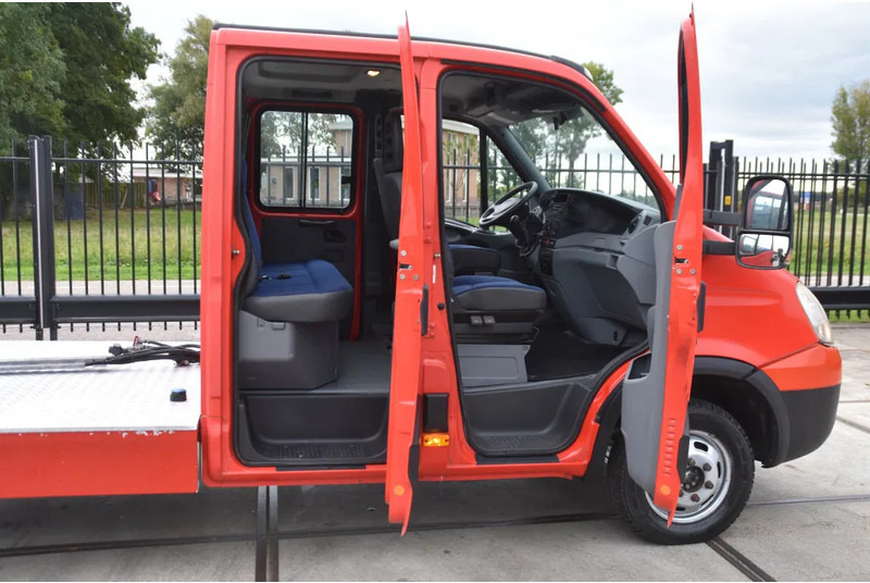 Iveco 40C18 - MANUAL - EURO 4 - 341 TKM - RADIO - BACKSEAT - 4 DOORS - GOOD CONDITION - - وحدة جر: صورة 4 Iveco 40C18 - MANUAL - EURO 4 - 341 TKM - RADIO - BACKSEAT - 4 DOORS - GOOD CONDITION - - وحدة جر: صورة 4