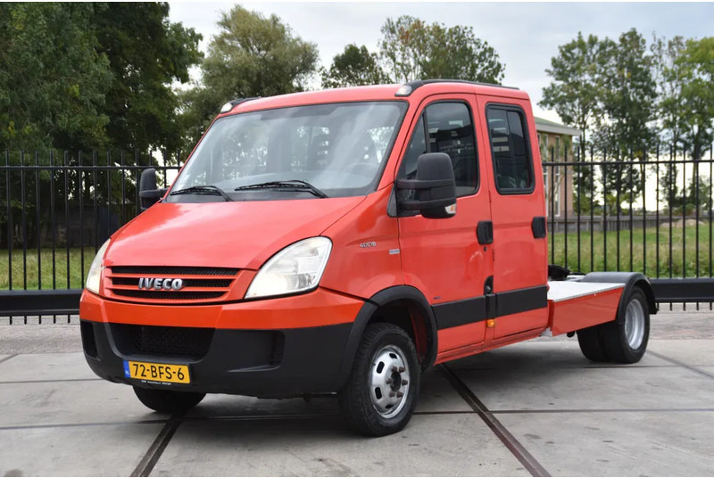 Iveco 40C18 - MANUAL - EURO 4 - 341 TKM - RADIO - BACKSEAT - 4 DOORS - GOOD CONDITION - - وحدة جر: صورة 2 Iveco 40C18 - MANUAL - EURO 4 - 341 TKM - RADIO - BACKSEAT - 4 DOORS - GOOD CONDITION - - وحدة جر: صورة 2