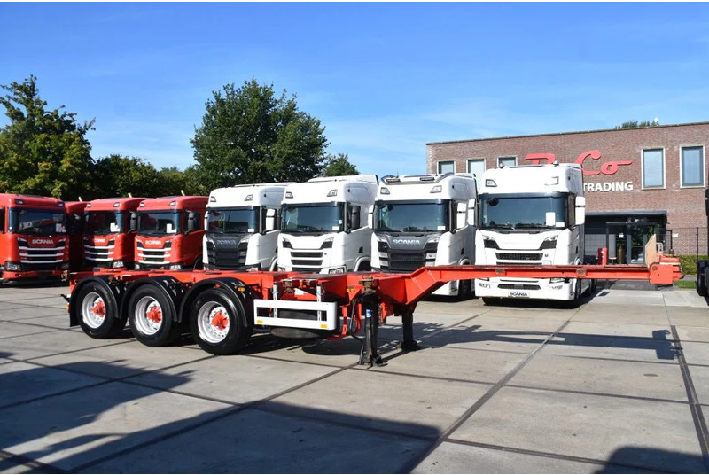 Pacton T3-010 - BPW AXLES - 2 x LIFT AXLE - 2 x EXTENDABLE - DRUM BRAKES - GOOD CONDITION - - نصف مقطورة لنقل الحاويات: صورة 1 Pacton T3-010 - BPW AXLES - 2 x LIFT AXLE - 2 x EXTENDABLE - DRUM BRAKES - GOOD CONDITION - - نصف مقطورة لنقل الحاويات: صورة 1