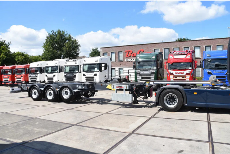 Renders HASTRAILER FCC - ALL CONNECTIONS - LIFT AXLE - 2 x EXTENDABLE - SAF AXLES - DISC BRAKES - EXCELLENT CONDITION - - نصف مقطورة لنقل الحاويات: صورة 1 Renders HASTRAILER FCC - ALL CONNECTIONS - LIFT AXLE - 2 x EXTENDABLE - SAF AXLES - DISC BRAKES - EXCELLENT CONDITION - - نصف مقطورة لنقل الحاويات: صورة 1