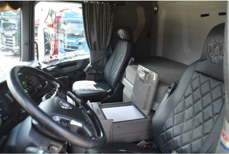 Scania R450 NGS 4x2 - RETARDER - 618 TKM - PARK. AIRCO - 2 x FUEL TANKS - ALCOA'S - LED LIGHTS - TOP CONDITION - - وحدة جر: صورة 5 Scania R450 NGS 4x2 - RETARDER - 618 TKM - PARK. AIRCO - 2 x FUEL TANKS - ALCOA'S - LED LIGHTS - TOP CONDITION - - وحدة جر: صورة 5