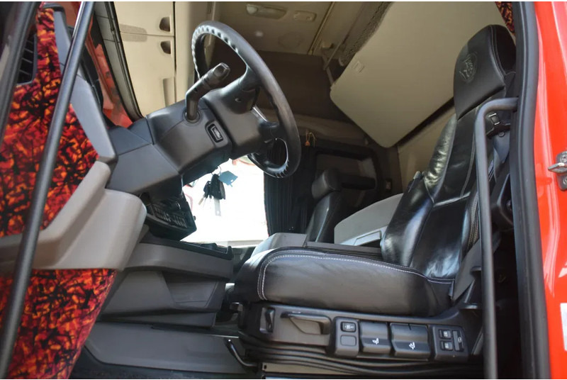 Scania R450 NGS 4x2NB - RETARDER - NEW TACHO - FULL AIR - PARK. AIRCO - PTO - LEATHER SEATS - 2 x FUEL TANKS - EXCELLENT CONDITION - - وحدة جر: صورة 4 Scania R450 NGS 4x2NB - RETARDER - NEW TACHO - FULL AIR - PARK. AIRCO - PTO - LEATHER SEATS - 2 x FUEL TANKS - EXCELLENT CONDITION - - وحدة جر: صورة 4