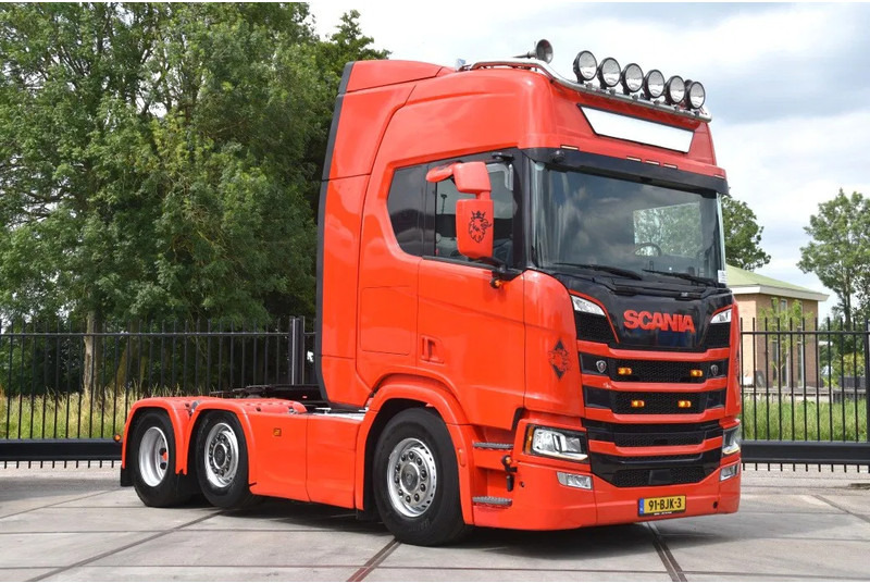 Scania R450 NGS 6x2/4NB - RETARDER - FULL AIR - 748 TKM - LEATHER SEATS - NAVI - 2 x FUEL TANKS - LED LIGHTS - - وحدة جر: صورة 1 Scania R450 NGS 6x2/4NB - RETARDER - FULL AIR - 748 TKM - LEATHER SEATS - NAVI - 2 x FUEL TANKS - LED LIGHTS - - وحدة جر: صورة 1