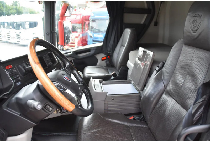 Scania R450 NGS 6x2/4NB - RETARDER - FULL AIR - 748 TKM - LEATHER SEATS - NAVI - 2 x FUEL TANKS - LED LIGHTS - - وحدة جر: صورة 5 Scania R450 NGS 6x2/4NB - RETARDER - FULL AIR - 748 TKM - LEATHER SEATS - NAVI - 2 x FUEL TANKS - LED LIGHTS - - وحدة جر: صورة 5