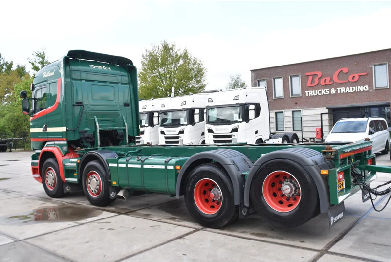 Scania R520 HL V8 8x2 - EURO 6 - MANUAL - RETARDER - WHEELBASE: 510 cm - 10 TONS FRONT AXLE - XENON - - شاحنات الحاويات / جسم علوي قابل للتغيير شاحنة: صورة 2 Scania R520 HL V8 8x2 - EURO 6 - MANUAL - RETARDER - WHEELBASE: 510 cm - 10 TONS FRONT AXLE - XENON - - شاحنات الحاويات / جسم علوي قابل للتغيير شاحنة: صورة 2