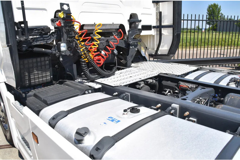وحدة جر Scania R520 V8 NGS 4x2 - RETARDER - 504 TKM - PARK. AIRCO - ACC - NAVI - 2 x FUEL TANKS - LED LIGHTS -: صورة 8