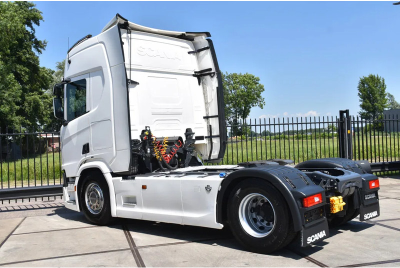 Scania R520 V8 NGS 4x2 - RETARDER - 504 TKM - PARK. AIRCO - ACC - NAVI - 2 x FUEL TANKS - LED LIGHTS - - وحدة جر: صورة 3 Scania R520 V8 NGS 4x2 - RETARDER - 504 TKM - PARK. AIRCO - ACC - NAVI - 2 x FUEL TANKS - LED LIGHTS - - وحدة جر: صورة 3