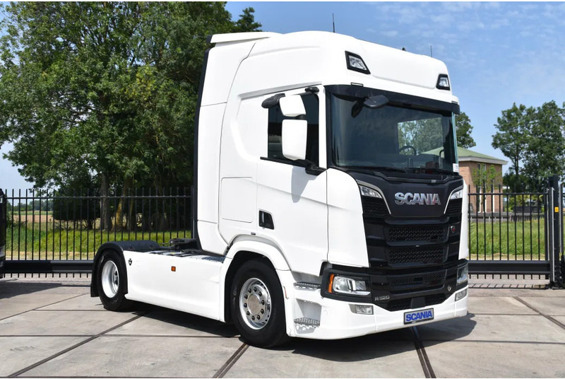 Scania R520 V8 NGS 4x2 - RETARDER - 523 TKM - PARK. AIRCO - ACC - NAVI - 2 x FUEL TANKS - LED LIGHTS - - وحدة جر: صورة 1 Scania R520 V8 NGS 4x2 - RETARDER - 523 TKM - PARK. AIRCO - ACC - NAVI - 2 x FUEL TANKS - LED LIGHTS - - وحدة جر: صورة 1