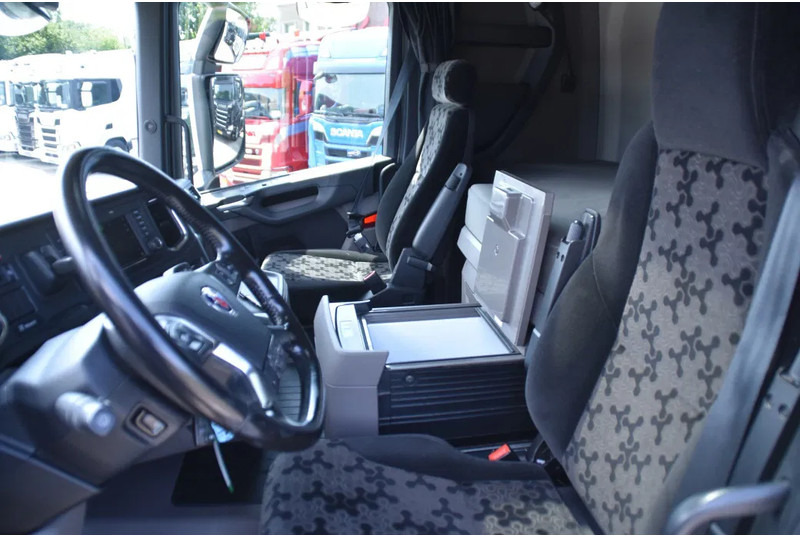 Scania R520 V8 NGS 4x2 - RETARDER - 523 TKM - PARK. AIRCO - ACC - NAVI - 2 x FUEL TANKS - LED LIGHTS - - وحدة جر: صورة 5 Scania R520 V8 NGS 4x2 - RETARDER - 523 TKM - PARK. AIRCO - ACC - NAVI - 2 x FUEL TANKS - LED LIGHTS - - وحدة جر: صورة 5
