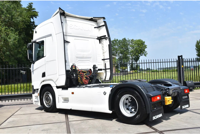 Scania R520 V8 NGS 4x2 - RETARDER - 523 TKM - PARK. AIRCO - ACC - NAVI - 2 x FUEL TANKS - LED LIGHTS - - وحدة جر: صورة 3 Scania R520 V8 NGS 4x2 - RETARDER - 523 TKM - PARK. AIRCO - ACC - NAVI - 2 x FUEL TANKS - LED LIGHTS - - وحدة جر: صورة 3