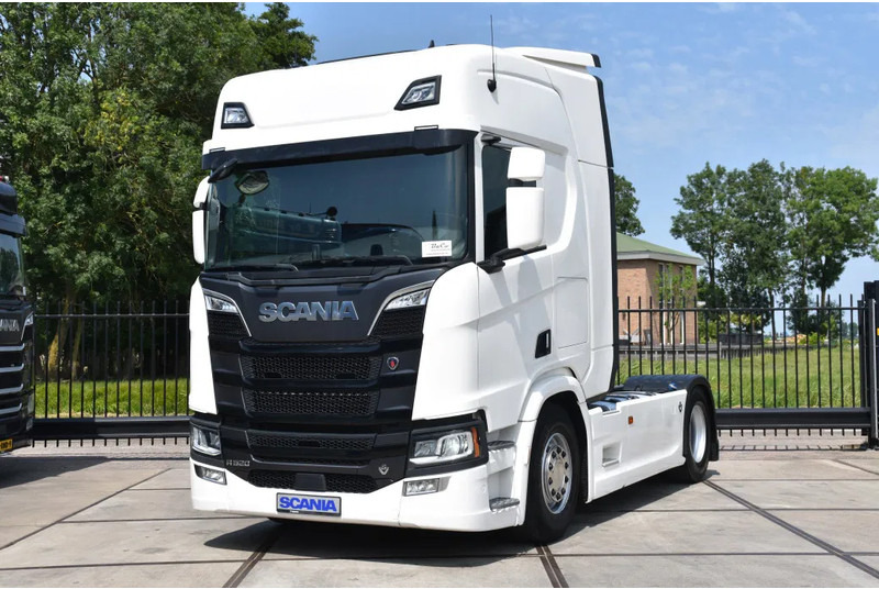 Scania R520 V8 NGS 4x2 - RETARDER - 523 TKM - PARK. AIRCO - ACC - NAVI - 2 x FUEL TANKS - LED LIGHTS - - وحدة جر: صورة 2 Scania R520 V8 NGS 4x2 - RETARDER - 523 TKM - PARK. AIRCO - ACC - NAVI - 2 x FUEL TANKS - LED LIGHTS - - وحدة جر: صورة 2