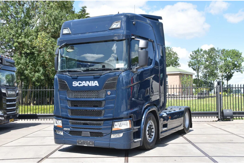 Scania S450 NGS 4x2NB - FULL AIR - 847 TKM - RETARDER - PARK. AIRCO - 2 x FUEL TANKS - TOP CONDITION - - وحدة جر: صورة 2 Scania S450 NGS 4x2NB - FULL AIR - 847 TKM - RETARDER - PARK. AIRCO - 2 x FUEL TANKS - TOP CONDITION - - وحدة جر: صورة 2