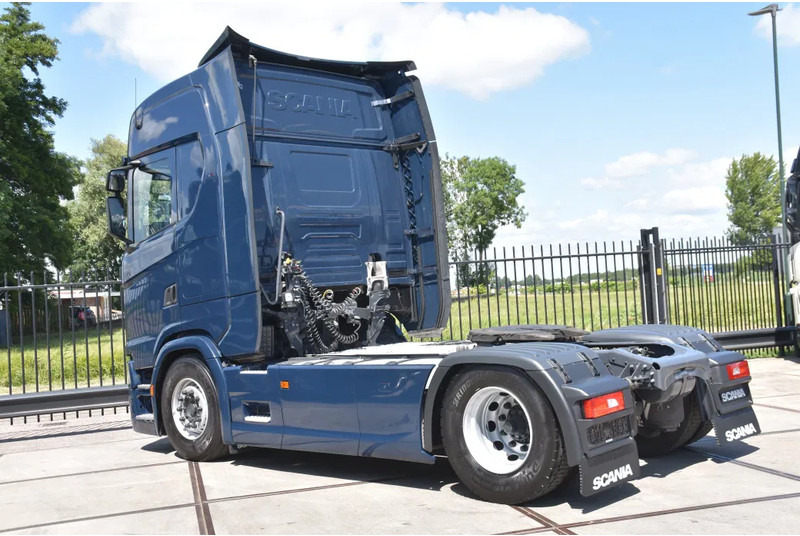 Scania S450 NGS 4x2NB - FULL AIR - 847 TKM - RETARDER - PARK. AIRCO - 2 x FUEL TANKS - TOP CONDITION - - وحدة جر: صورة 3 Scania S450 NGS 4x2NB - FULL AIR - 847 TKM - RETARDER - PARK. AIRCO - 2 x FUEL TANKS - TOP CONDITION - - وحدة جر: صورة 3