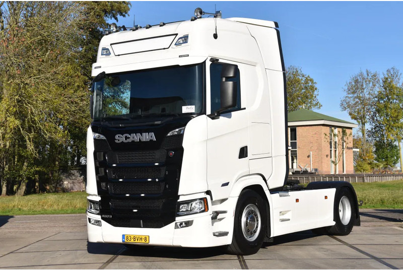 Scania S460 NGS 4x2NB - ONLY 112 TKM - FULL AIR - PARK. AIRCO - LEATHER SEATS - 2 x FUEL TANKS - LED LIGHTS - EXCELLENT CONDITION - - وحدة جر: صورة 2 Scania S460 NGS 4x2NB - ONLY 112 TKM - FULL AIR - PARK. AIRCO - LEATHER SEATS - 2 x FUEL TANKS - LED LIGHTS - EXCELLENT CONDITION - - وحدة جر: صورة 2