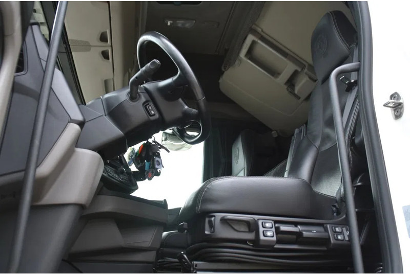 Scania S460 NGS 4x2NB - ONLY 71 TKM - FULL AIR - PARK. AIRCO - LEATHER SEATS - 2 x FUEL TANKS - LED LIGHTS - EXCELLENT CONDITION - - وحدة جر: صورة 4 Scania S460 NGS 4x2NB - ONLY 71 TKM - FULL AIR - PARK. AIRCO - LEATHER SEATS - 2 x FUEL TANKS - LED LIGHTS - EXCELLENT CONDITION - - وحدة جر: صورة 4