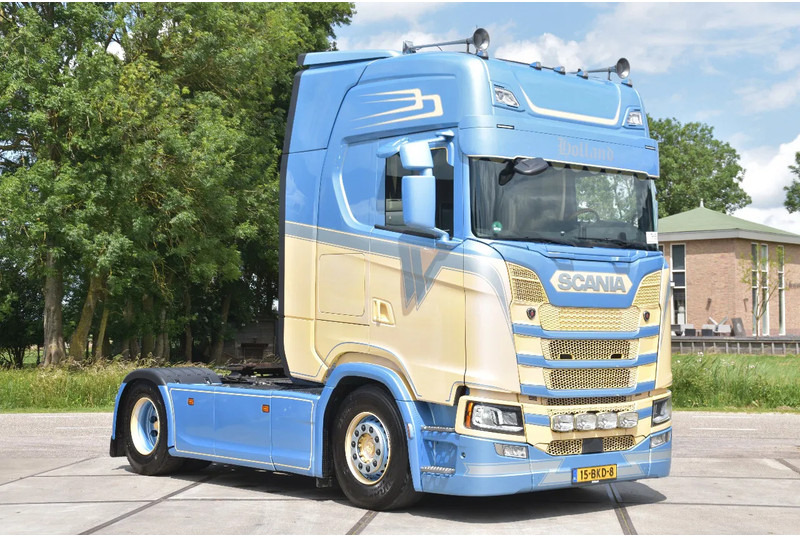 Scania S500 NGS 4x2NB - RETARDER - FULL AIR - PARK. AIRCO - FULL OPTIONS - 4 POINT AIR SUSPENSION - EXCELLENT CONDITION - - وحدة جر: صورة 1 Scania S500 NGS 4x2NB - RETARDER - FULL AIR - PARK. AIRCO - FULL OPTIONS - 4 POINT AIR SUSPENSION - EXCELLENT CONDITION - - وحدة جر: صورة 1