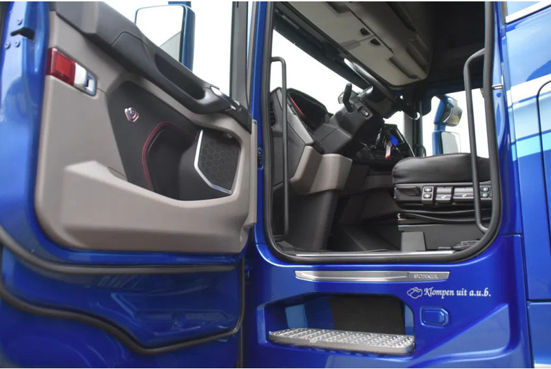 Scania S520 V8 NGS 4x2NB - RETARDER - 691 TKM - FULL AIR - PARK. AIRCO - 2 x FUEL TANKS - LED - PAINTED WHEELS - LIKE NEW ! - وحدة جر: صورة 4 Scania S520 V8 NGS 4x2NB - RETARDER - 691 TKM - FULL AIR - PARK. AIRCO - 2 x FUEL TANKS - LED - PAINTED WHEELS - LIKE NEW ! - وحدة جر: صورة 4