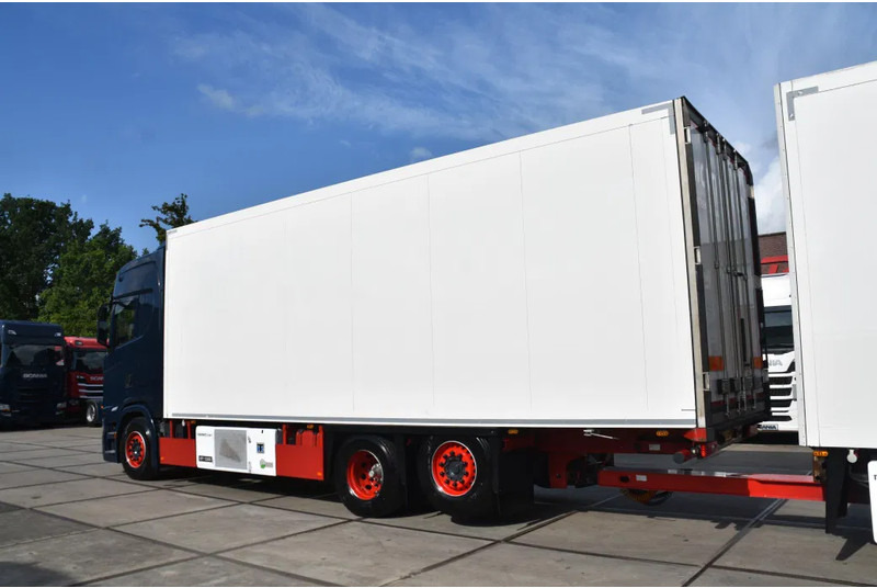 Scania S520 V8 NGS 6x2*4NB - THERMO KING - RETARDER - FULL AIR - WHEELBASE: 515 CM - LED LIGHTS - TOP CONDITION - - شاحنة الفريزر: صورة 3 Scania S520 V8 NGS 6x2*4NB - THERMO KING - RETARDER - FULL AIR - WHEELBASE: 515 CM - LED LIGHTS - TOP CONDITION - - شاحنة الفريزر: صورة 3