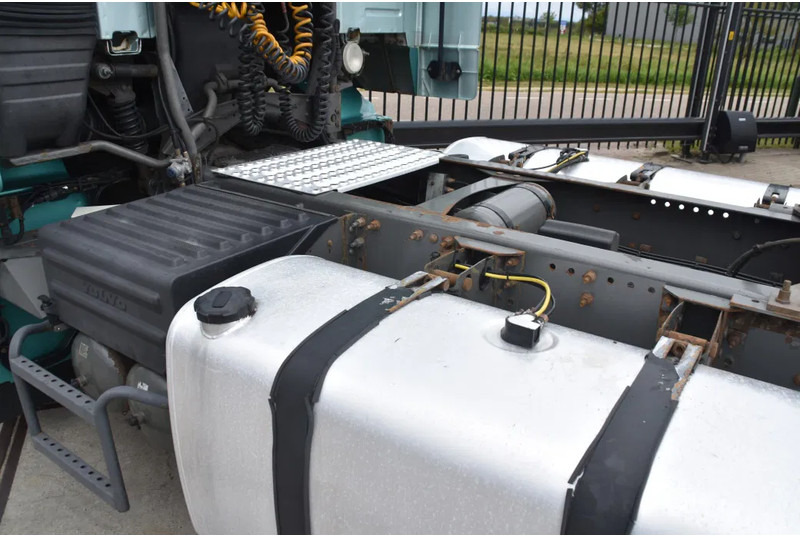 Volvo FH 420 Globe 4x2 - EURO 3 - ONLY 680 TKM - AUT. GEARBOX - AIRCO - 2 x FUEL TANKS - GOOD CONDITION - - وحدة جر: صورة 4 Volvo FH 420 Globe 4x2 - EURO 3 - ONLY 680 TKM - AUT. GEARBOX - AIRCO - 2 x FUEL TANKS - GOOD CONDITION - - وحدة جر: صورة 4