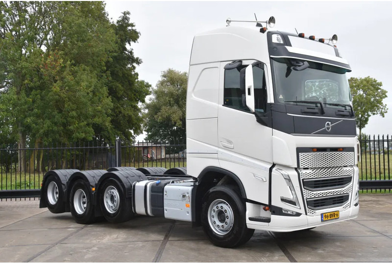 شاحنة هيكل كابينة Volvo FH 500 Globe 8x2/4 - 147 TKM - PARK. AIRCO - 10 TONS FRONT AXLE - LEATHER SEATS - PTO - LED LIGHTS - TOP CONDITION -: صورة 1