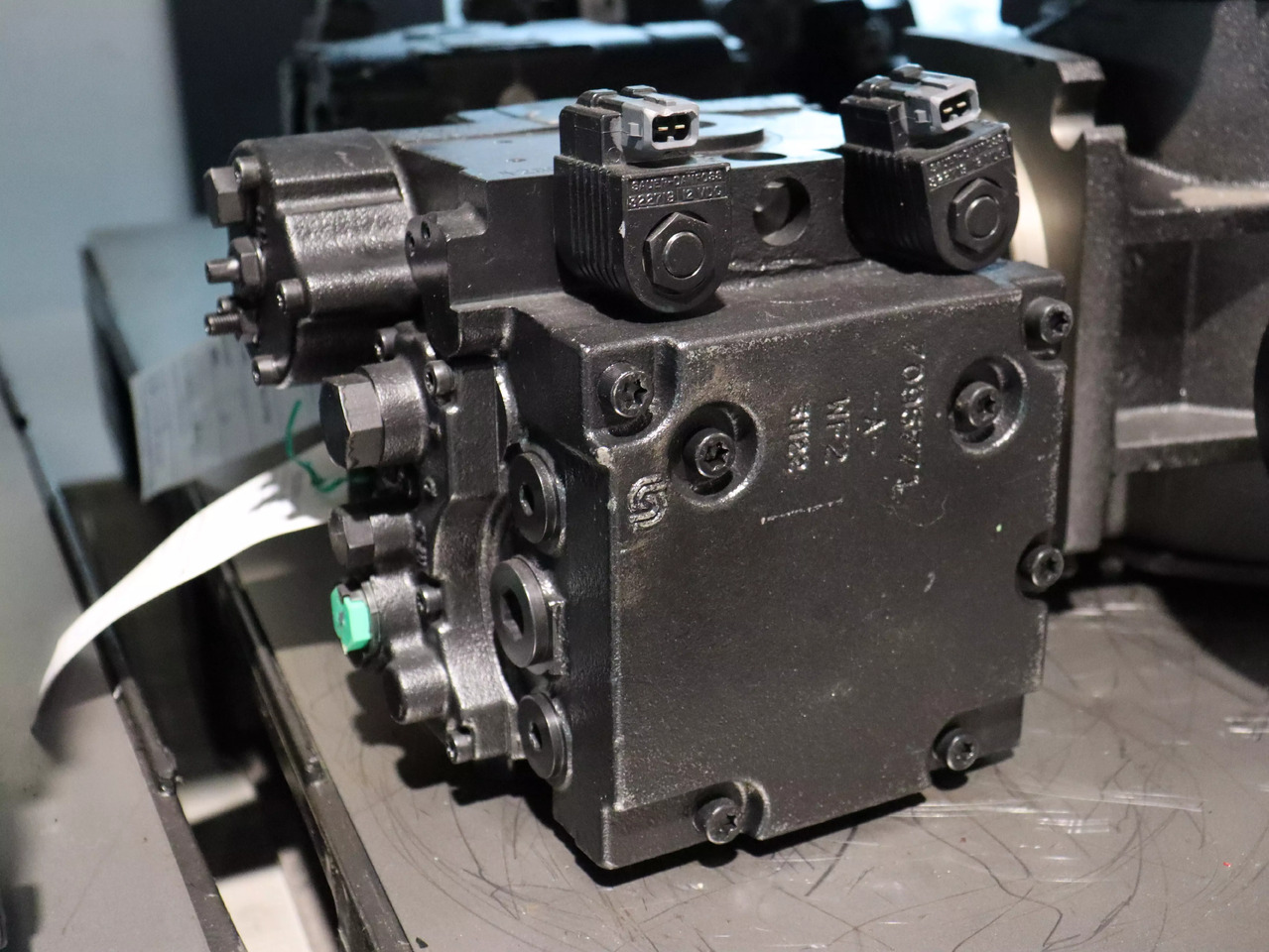 DANFOSS / SAUER 42R28DF8NN53UDXAP1Z3434N61NNNNN - مضخة هيدروليكية - آلات البناء: صورة 2 DANFOSS / SAUER 42R28DF8NN53UDXAP1Z3434N61NNNNN - مضخة هيدروليكية - آلات البناء: صورة 2