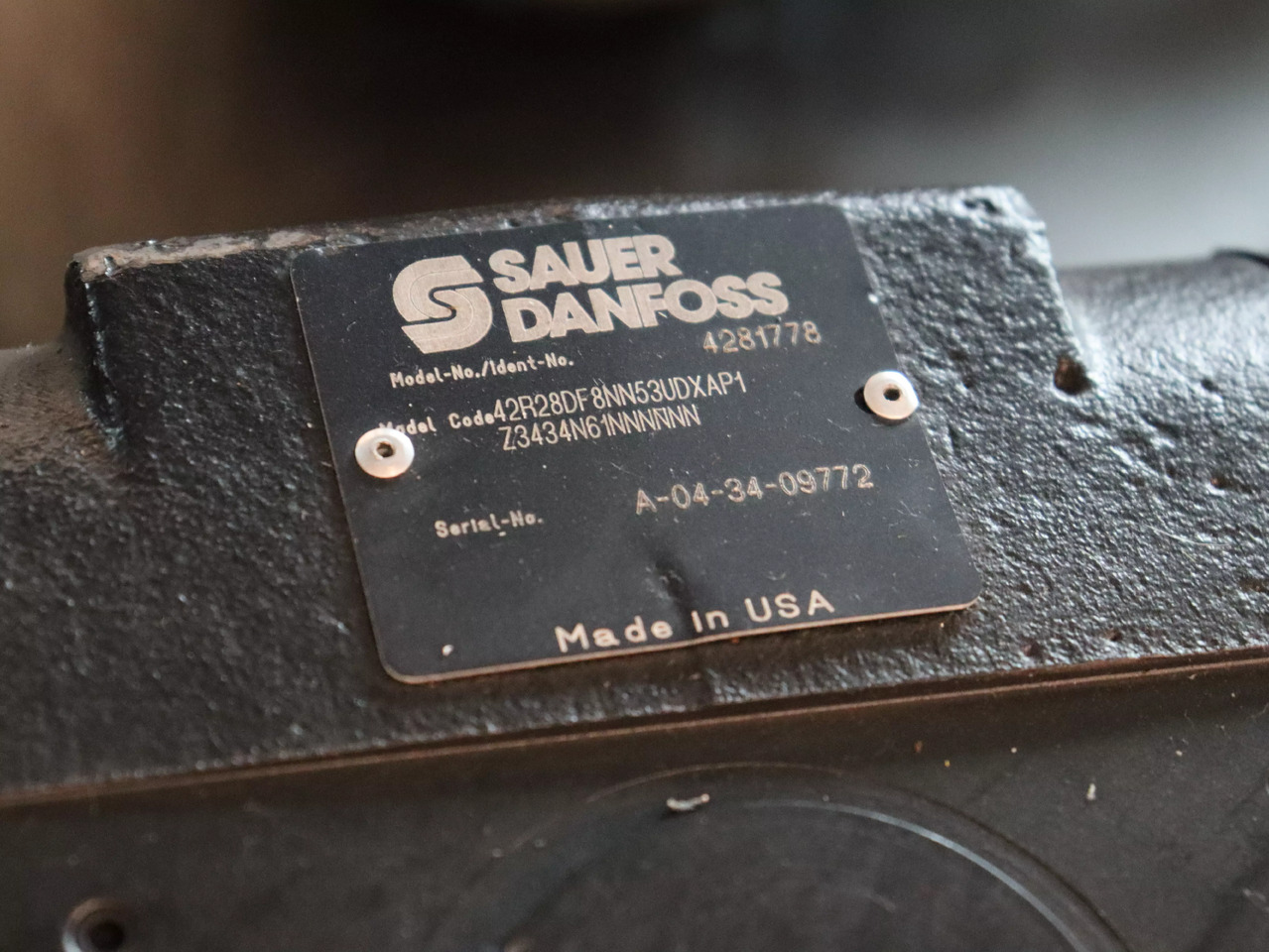 DANFOSS / SAUER 42R28DF8NN53UDXAP1Z3434N61NNNNN - مضخة هيدروليكية - آلات البناء: صورة 4 DANFOSS / SAUER 42R28DF8NN53UDXAP1Z3434N61NNNNN - مضخة هيدروليكية - آلات البناء: صورة 4