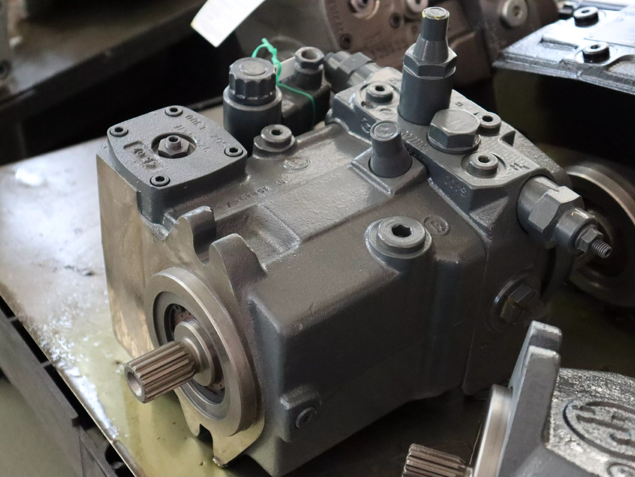 REXROTH A10VG45DA1D2/10R-NSC10F015SH - مضخة هيدروليكية - معدات المناولة: صورة 2 REXROTH A10VG45DA1D2/10R-NSC10F015SH - مضخة هيدروليكية - معدات المناولة: صورة 2