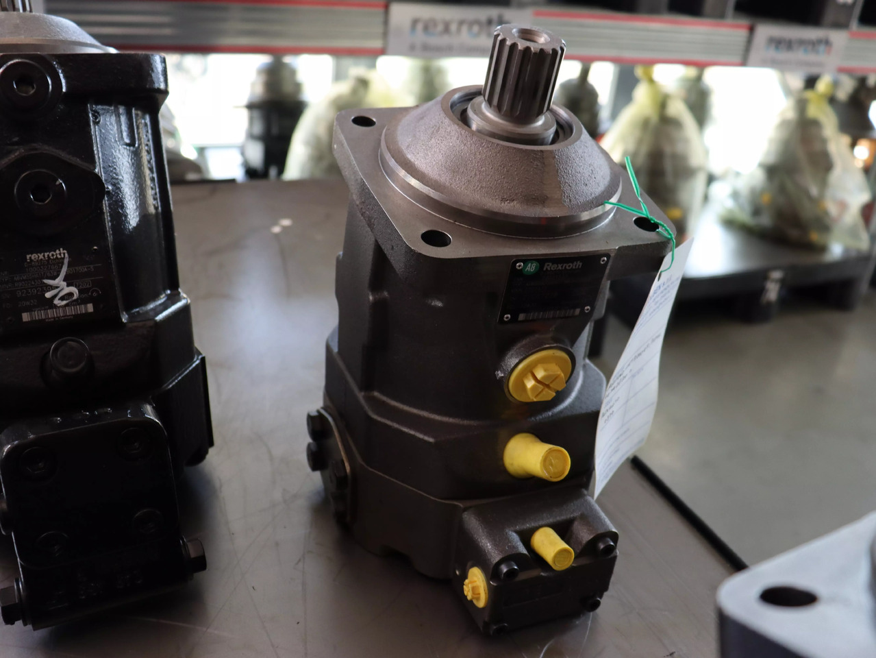 REXROTH A6VM060HA2T30004F/71MWV0M4Z8200-0 - محرك هيدروليكي - آلات البناء: صورة 3 REXROTH A6VM060HA2T30004F/71MWV0M4Z8200-0 - محرك هيدروليكي - آلات البناء: صورة 3