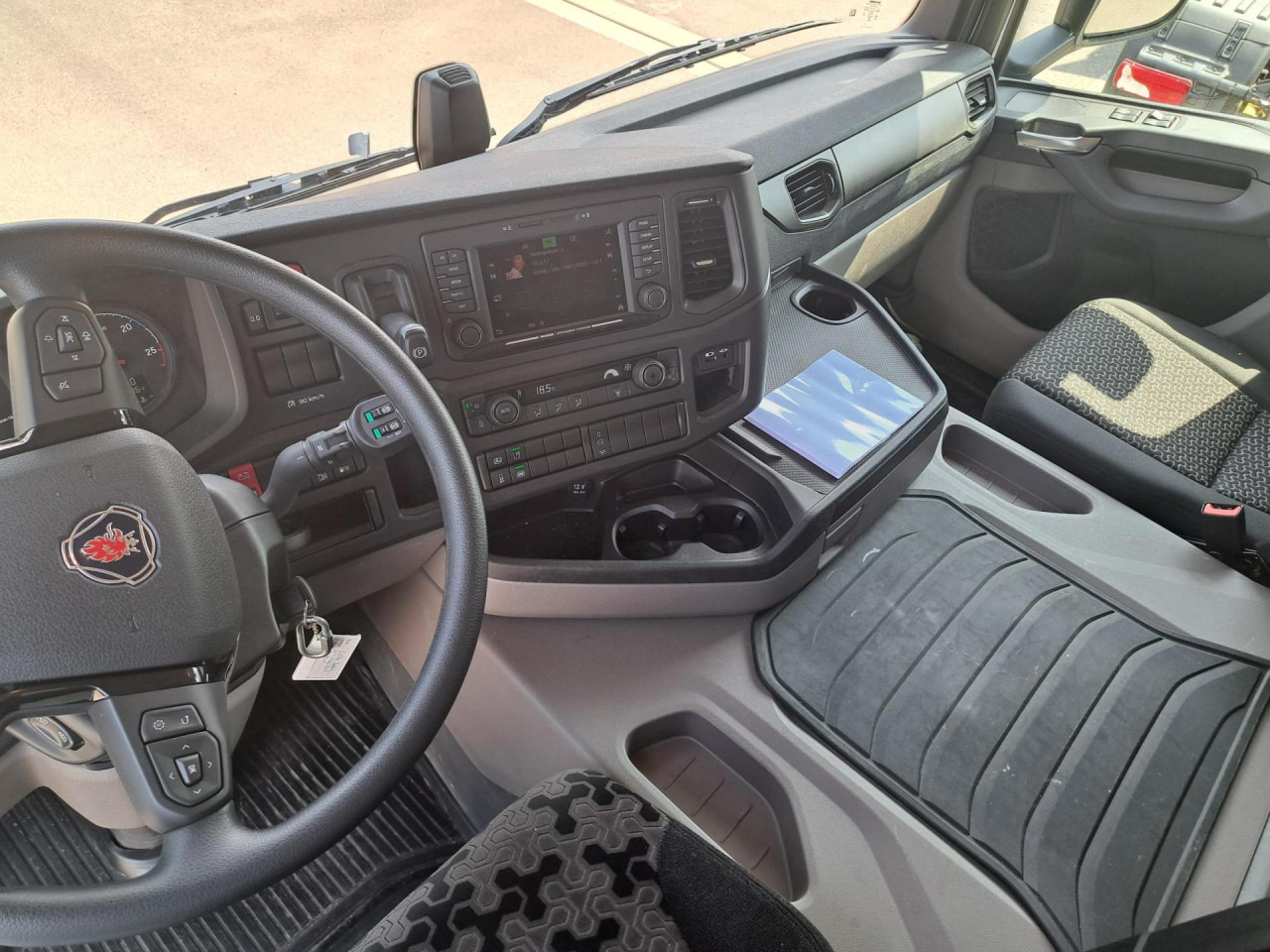 SCANIA SCANIA P280 4x2 Fourgon /Hayon 9L - شاحنة هيكل كابينة: صورة 4 SCANIA SCANIA P280 4x2 Fourgon /Hayon 9L - شاحنة هيكل كابينة: صورة 4