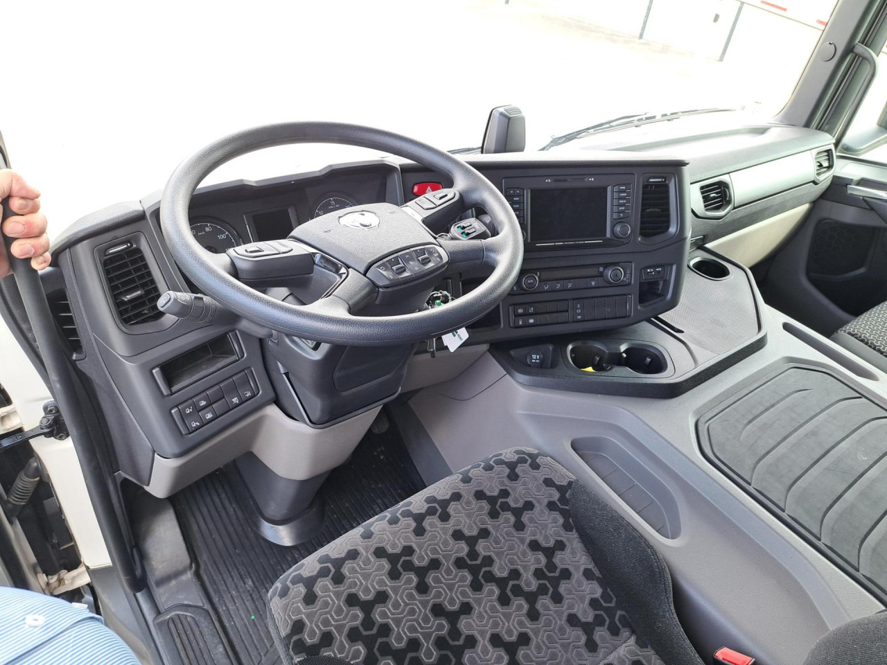 SCANIA SCANIA P280 4x2 Fourgon Hayon - شاحنة هيكل كابينة: صورة 2 SCANIA SCANIA P280 4x2 Fourgon Hayon - شاحنة هيكل كابينة: صورة 2