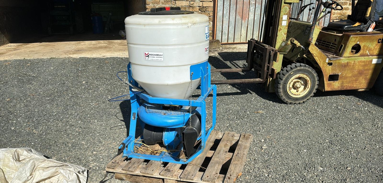 Impolveratore - معدات التسميد: صورة 2 Impolveratore - معدات التسميد: صورة 2