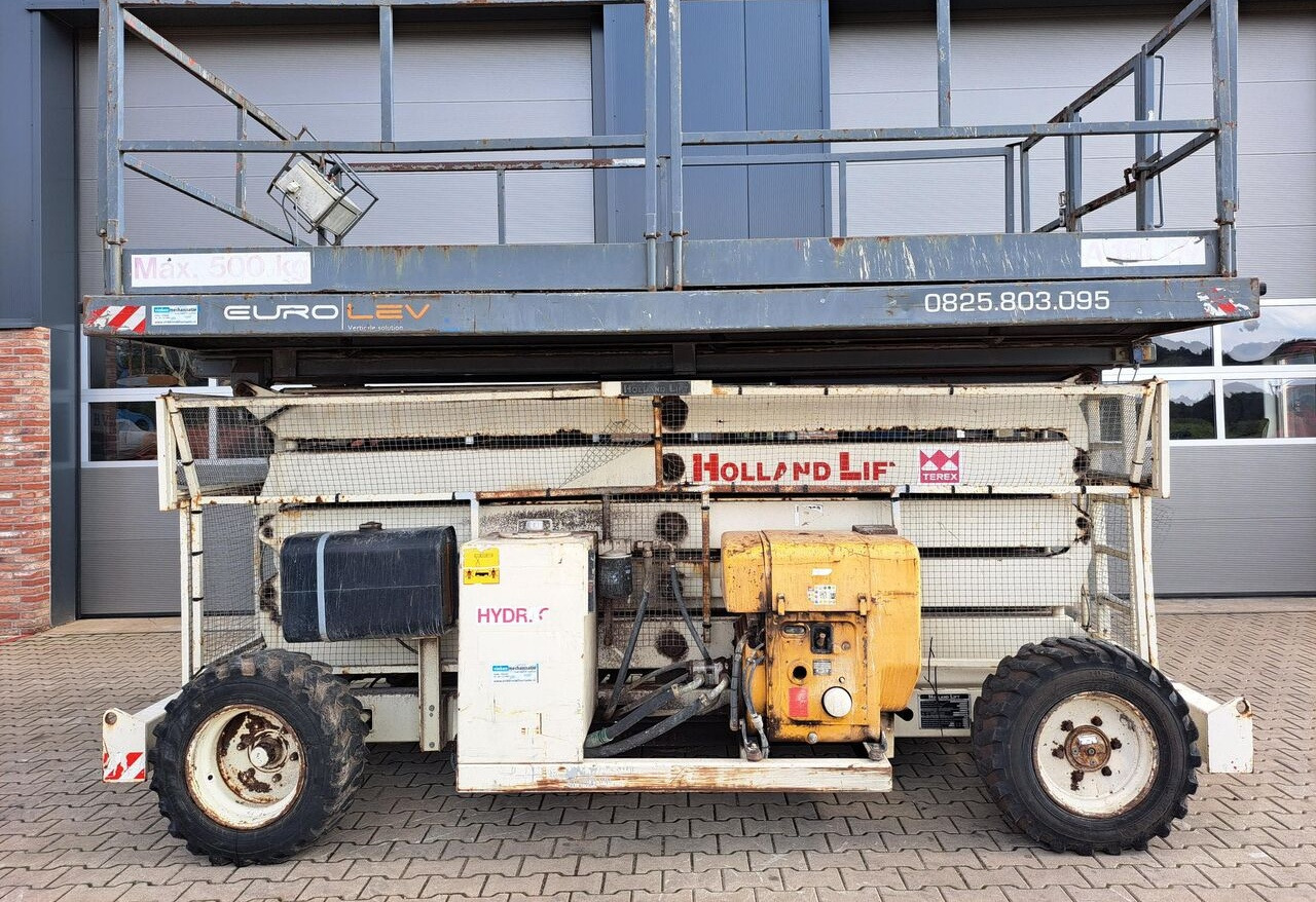 Holland Lift A151DV - رافعة هيدروليكية مقصية: صورة 4 Holland Lift A151DV - رافعة هيدروليكية مقصية: صورة 4