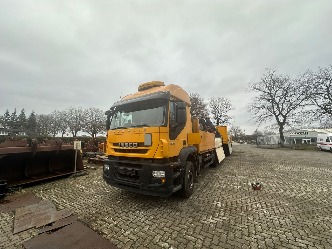 IVECO STRALIS 420 truck open box with TEREX loading crane 290.2E-A3 - شاحنة ذات خطاف, شاحنة كرين: صورة 3 IVECO STRALIS 420 truck open box with TEREX loading crane 290.2E-A3 - شاحنة ذات خطاف, شاحنة كرين: صورة 3
