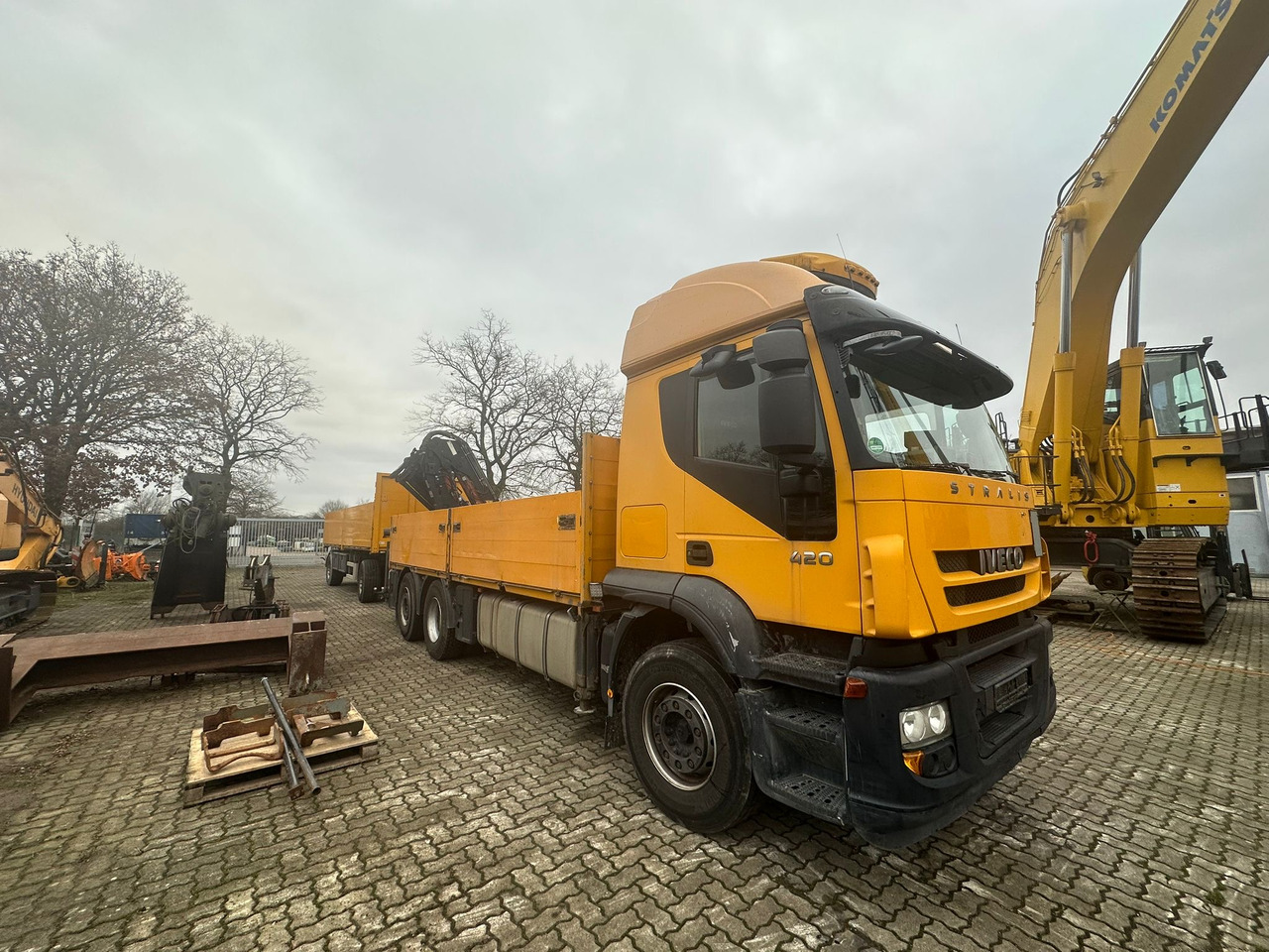 IVECO STRALIS 420 truck open box with TEREX loading crane 290.2E-A3 - شاحنة ذات خطاف, شاحنة كرين: صورة 2 IVECO STRALIS 420 truck open box with TEREX loading crane 290.2E-A3 - شاحنة ذات خطاف, شاحنة كرين: صورة 2