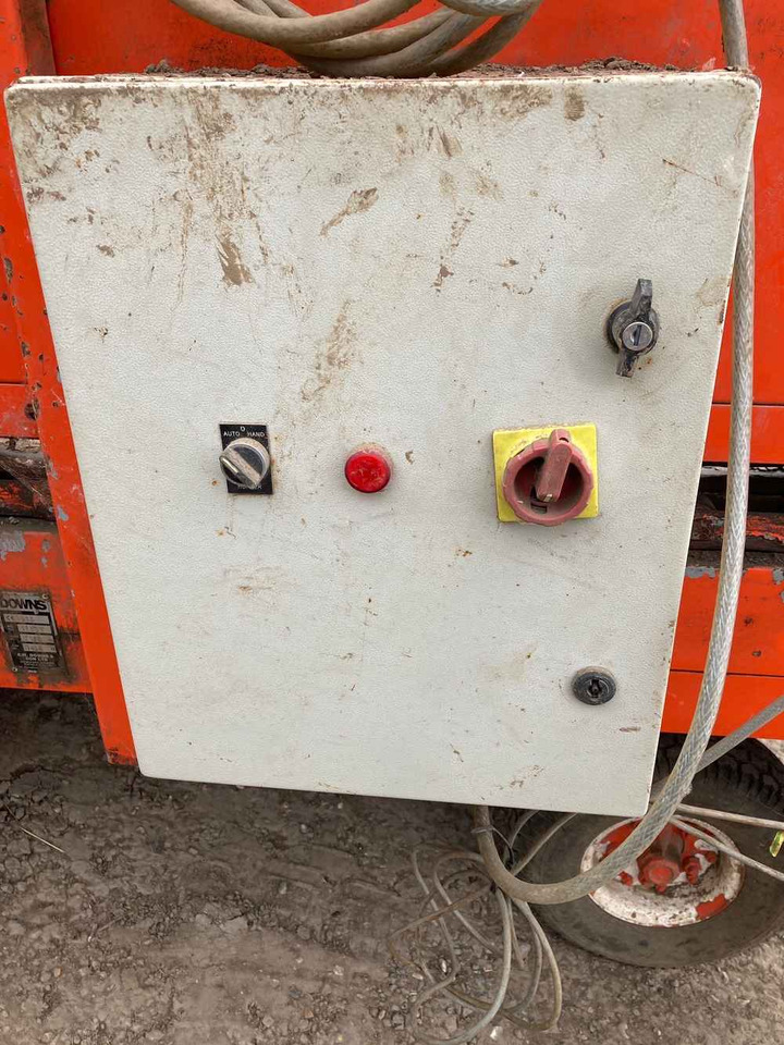 Downs Super Charger/ Expansion Hopper - معدات التخزين: صورة 3 Downs Super Charger/ Expansion Hopper - معدات التخزين: صورة 3