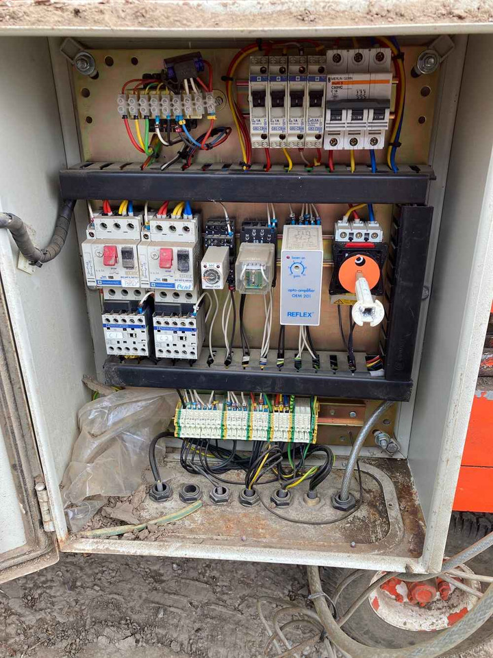 Downs Super Charger/ Expansion Hopper - معدات التخزين: صورة 2 Downs Super Charger/ Expansion Hopper - معدات التخزين: صورة 2