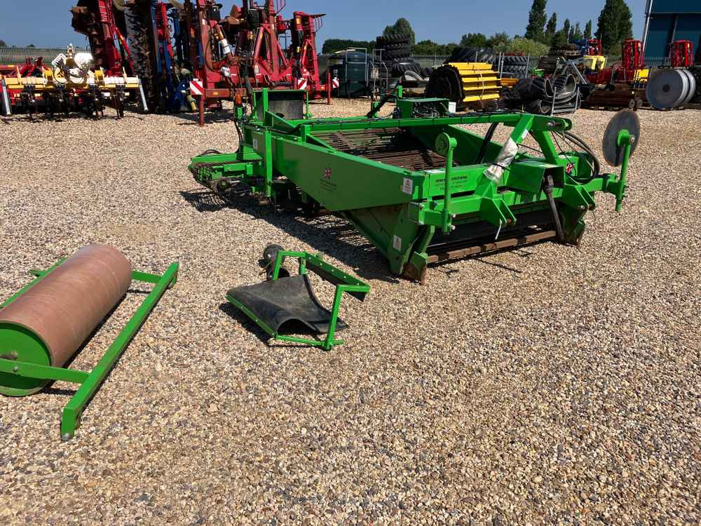 Jones Onion Windrower - حصادة العنب: صورة 1 Jones Onion Windrower - حصادة العنب: صورة 1