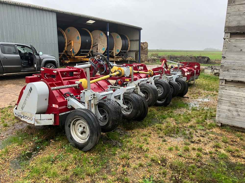 Scotts Trinity 6000, Triple Bed Topper - حصادة: صورة 1 Scotts Trinity 6000, Triple Bed Topper - حصادة: صورة 1