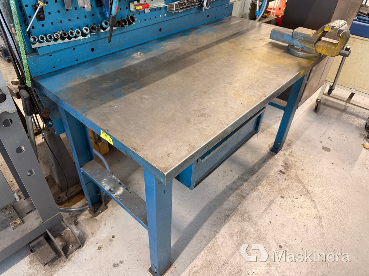 Arbetsbord med verktygstavla - معدات صناعية: صورة 4 Arbetsbord med verktygstavla - معدات صناعية: صورة 4