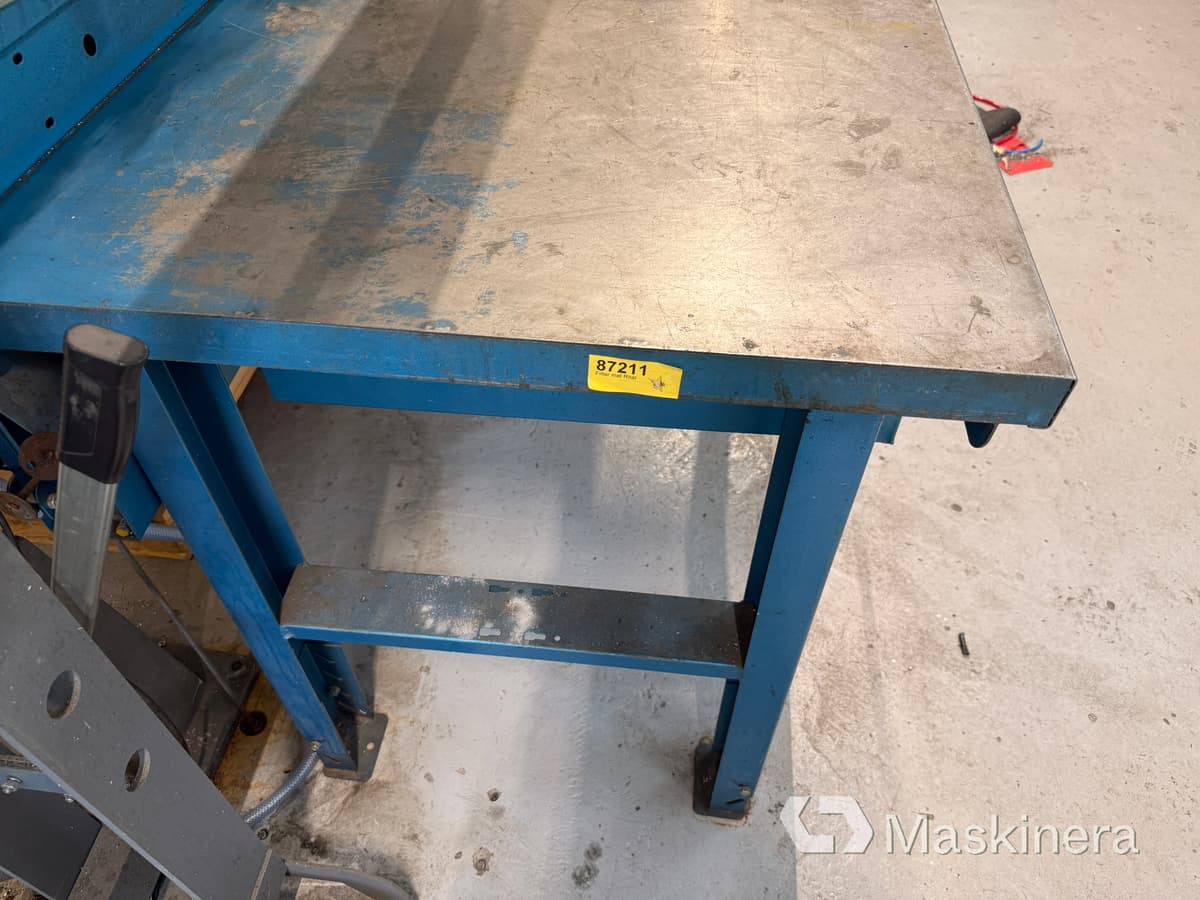 Arbetsbord med verktygstavla - معدات صناعية: صورة 5 Arbetsbord med verktygstavla - معدات صناعية: صورة 5