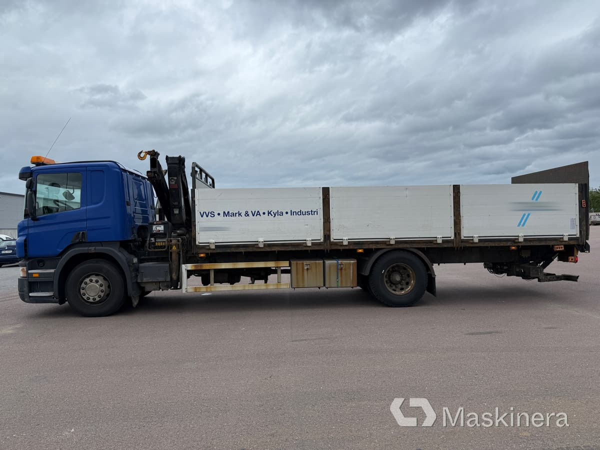 Brädgårdsbil med kran Scania P320 - شاحنات مسطحة, شاحنة كرين: صورة 2 Brädgårdsbil med kran Scania P320 - شاحنات مسطحة, شاحنة كرين: صورة 2
