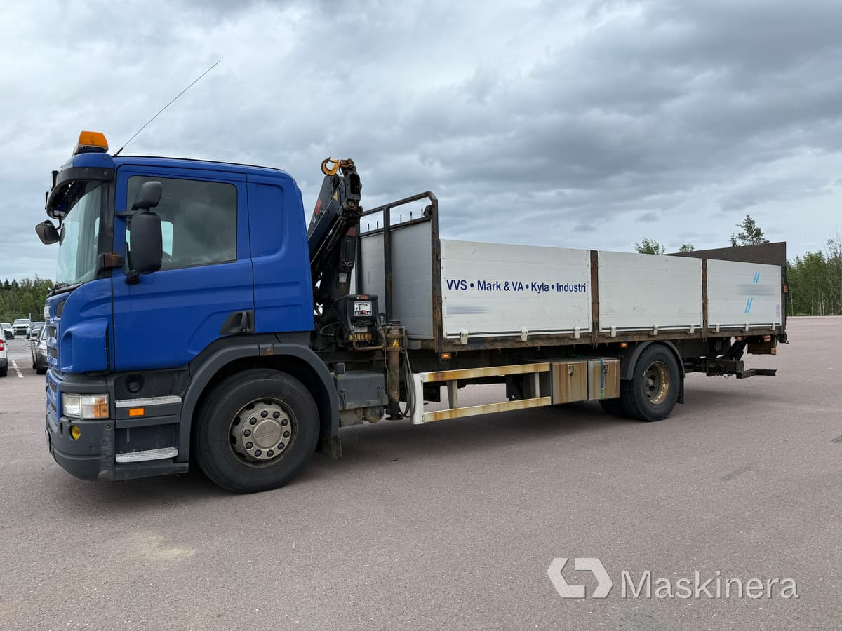 Brädgårdsbil med kran Scania P320 - شاحنات مسطحة, شاحنة كرين: صورة 1 Brädgårdsbil med kran Scania P320 - شاحنات مسطحة, شاحنة كرين: صورة 1
