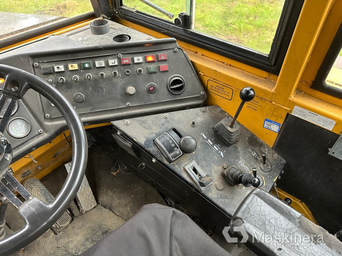 شاحنة قلاب مفصلية Dumper Volvo BM A25B 6x6: صورة 12