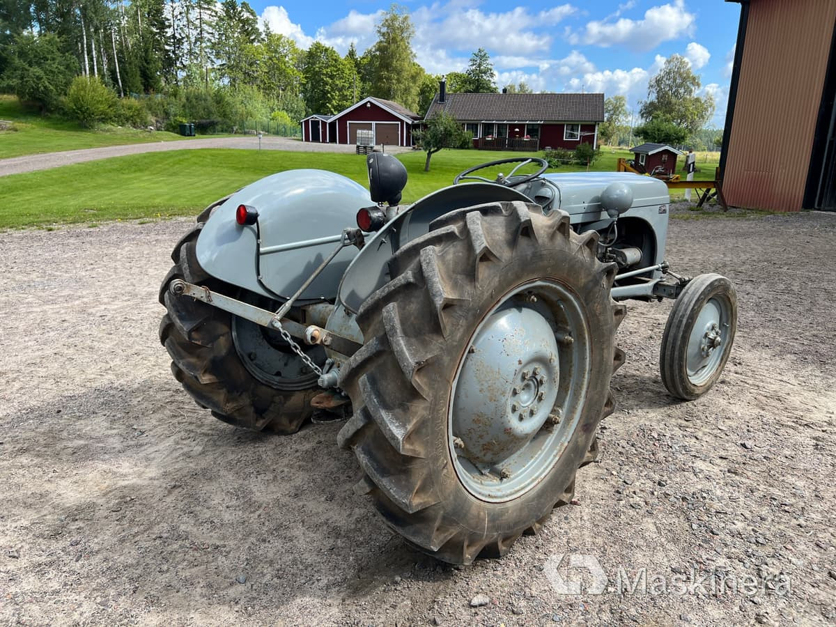 Ferguson TEA 20B Traktor Ferguson Grålle TEA 20B - جرار: صورة 5 Ferguson TEA 20B Traktor Ferguson Grålle TEA 20B - جرار: صورة 5