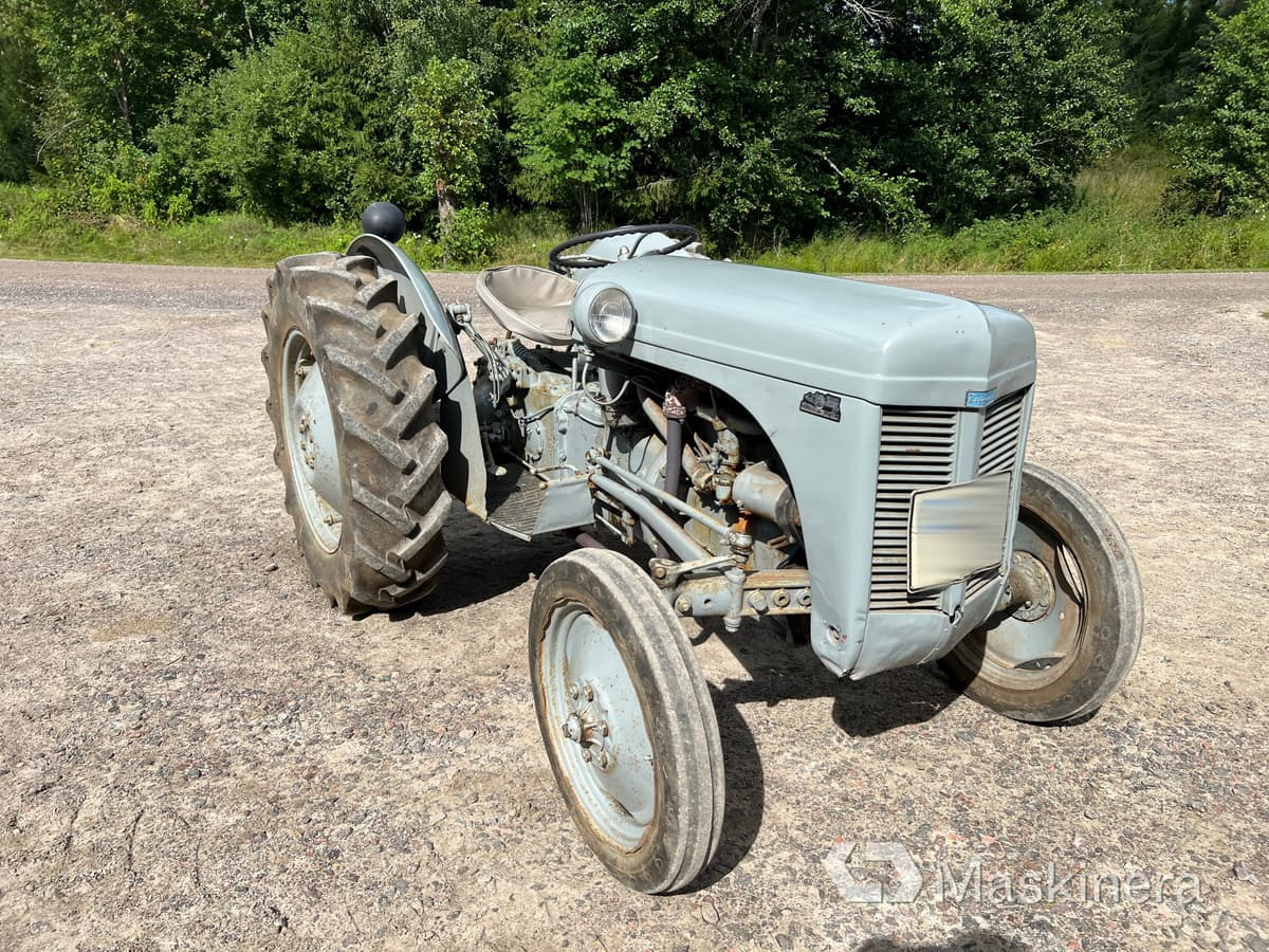 Ferguson TEA 20B Traktor Ferguson Grålle TEA 20B - جرار: صورة 3 Ferguson TEA 20B Traktor Ferguson Grålle TEA 20B - جرار: صورة 3