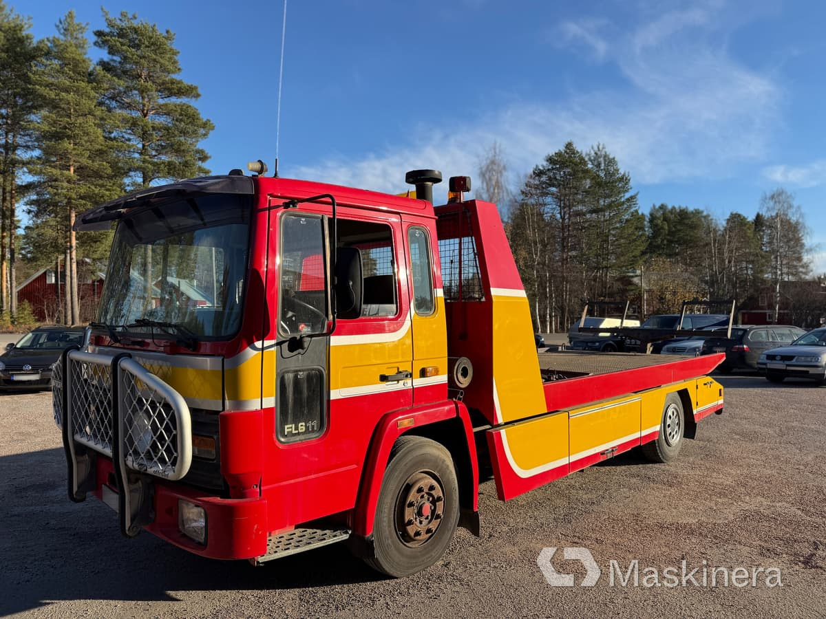 Flakbärgare Volvo FL 611 - شاحنة سحب: صورة 1 Flakbärgare Volvo FL 611 - شاحنة سحب: صورة 1