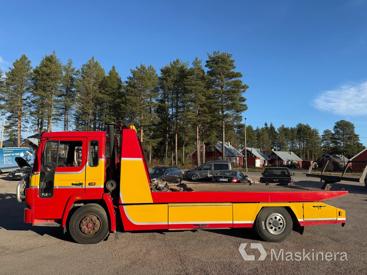 Flakbärgare Volvo FL 611 - شاحنة سحب: صورة 2 Flakbärgare Volvo FL 611 - شاحنة سحب: صورة 2
