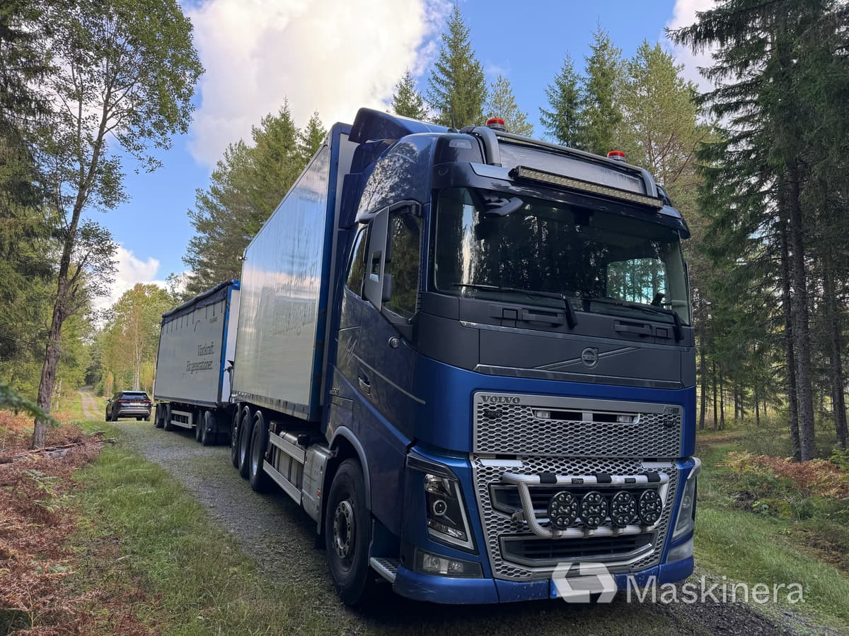 Flisbil Volvo FH16 8X4 med kran & sidtipp - وحدة جر, مقطورة قلاب: صورة 3 Flisbil Volvo FH16 8X4 med kran & sidtipp - وحدة جر, مقطورة قلاب: صورة 3