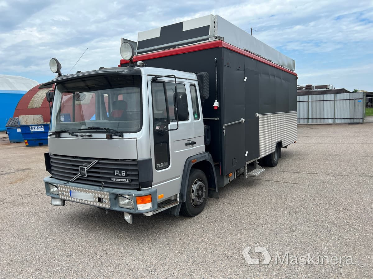 Foodtruck Volvo FL611 4X2 - شاحنة بيع الطعام: صورة 1 Foodtruck Volvo FL611 4X2 - شاحنة بيع الطعام: صورة 1