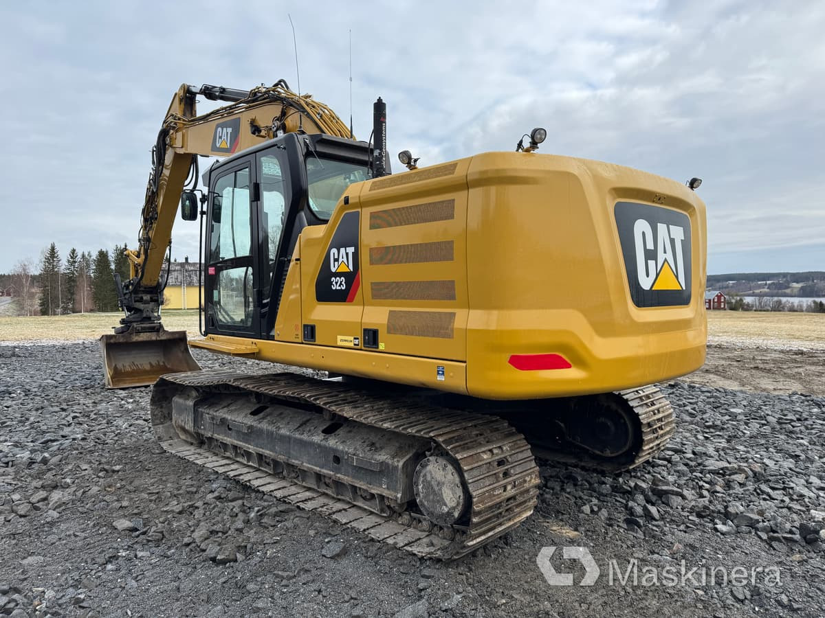 Grävmaskin Cat 323 Next Generation med tillbehör - حفار زحاف: صورة 3 Grävmaskin Cat 323 Next Generation med tillbehör - حفار زحاف: صورة 3